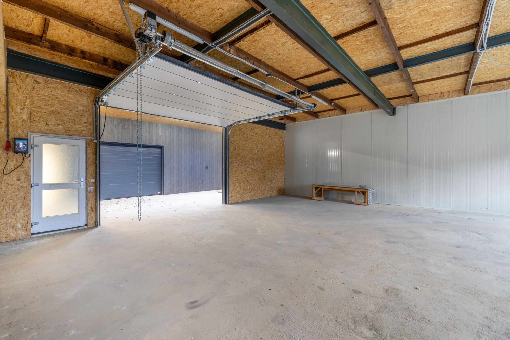 Boxdirect Tolwei 7 De Westereen Bedrijfsuimte 02 overhead deur foto binnen