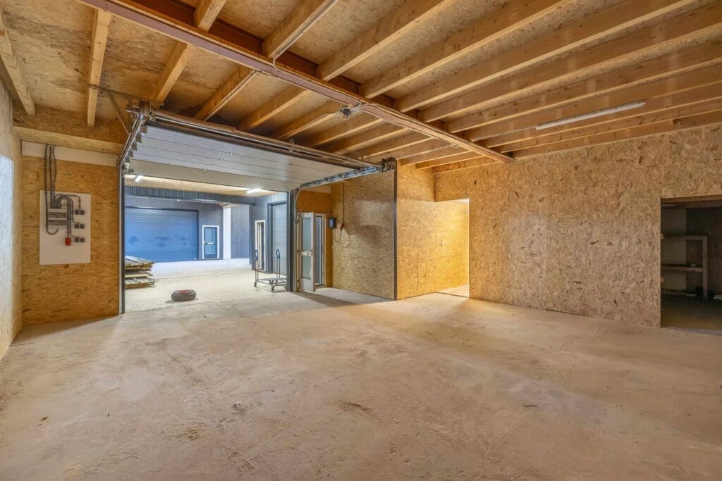 Boxdirect Tolwei 7 De Westereen Bedrijfsuimte 04 overhead deur foto binnen