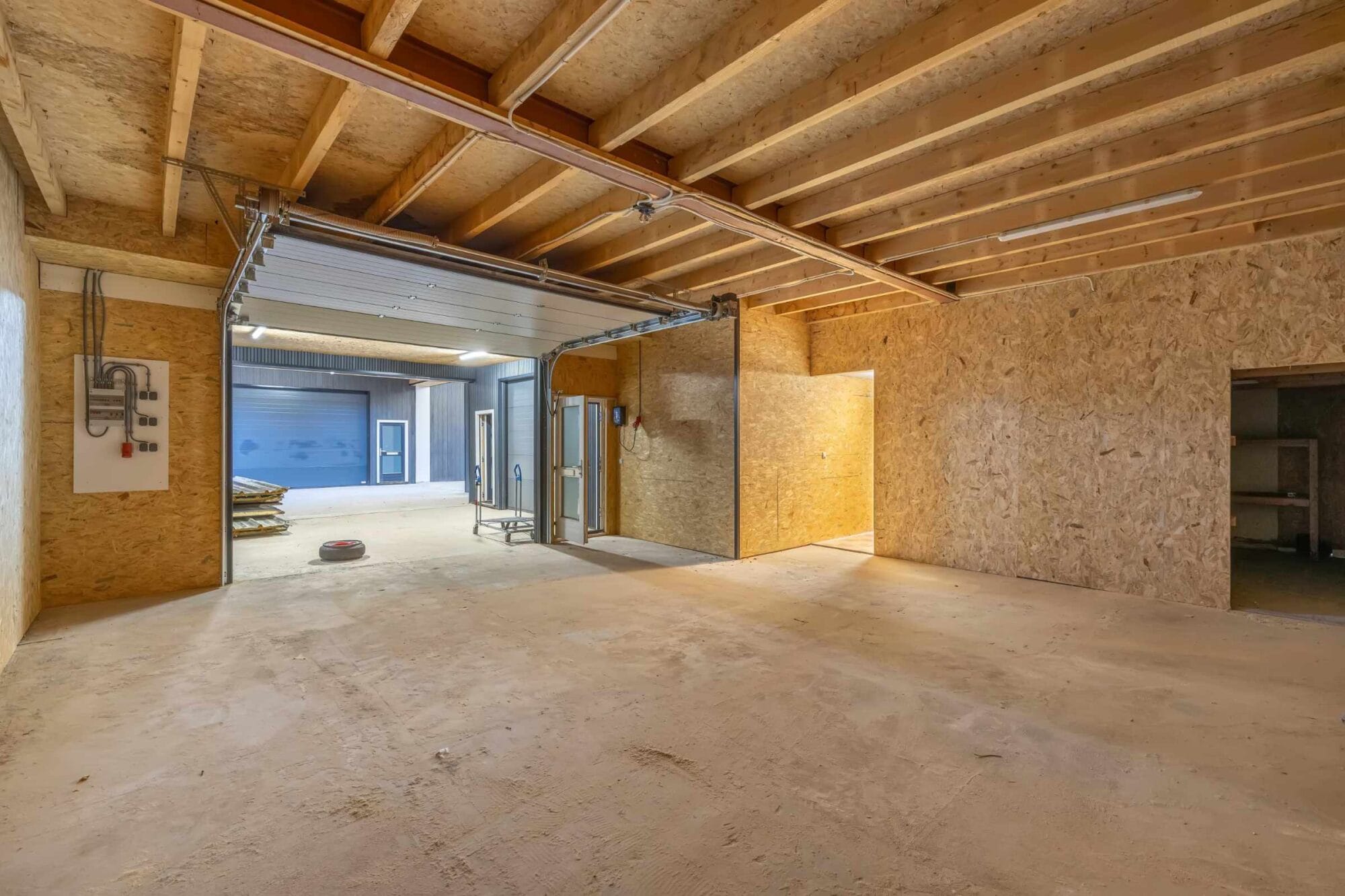 Boxdirect Tolwei 7 De Westereen Bedrijfsuimte 04 overhead deur foto binnen